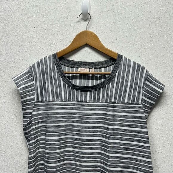 LOGO Lotus Lori Goldstein Gray White Striped Short Sleeve Top Size 1X - Picture 2 of 12